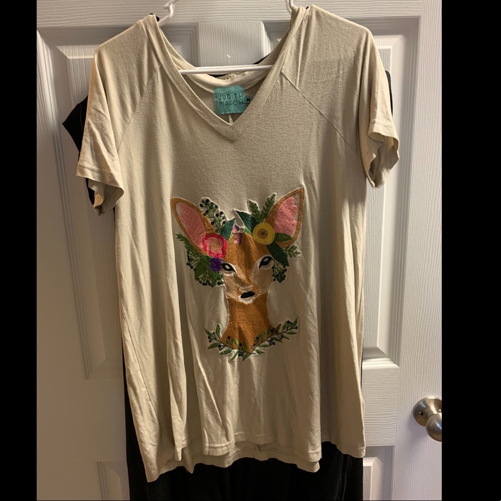 Tee / blouse / cute deer